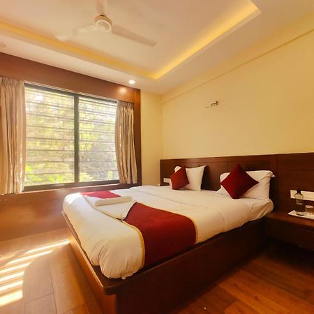 Sun Solitaire Pune Bagian luar foto