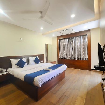 Sun Solitaire Pune Bagian luar foto